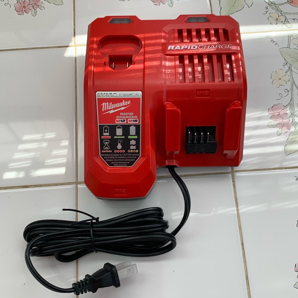 Milwaukee M18/M12 Charger
